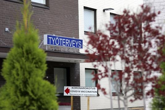 Koronapiikin saa nyt helpolla: Alajärven terveyskeskuksesta tiistaisin ja torstaisin kello 15–19, Vimpelistä samoina päivinä 15–17 ja Lappajärveltä 14–16. Lehtimäellä piikitetään keskiviikkoisin 14–16. Ilmoittautua ei tarvitse. KUVA: JOHANNA KATAJA