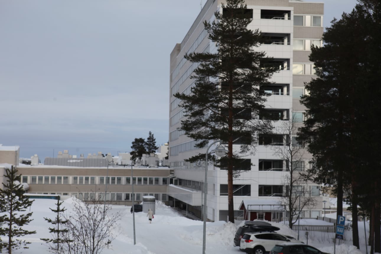 Kajaanilainen kaupunginvaltuutettu Eila Aavakare kertoo olleensa pian viikon ajan hoidossa Kainuun keskussairaalassa koronaviruksen vuoksi. Hän haluaa lähettää kiitoksia keskussairaalan lääkäreille ja henkilökunnalle.