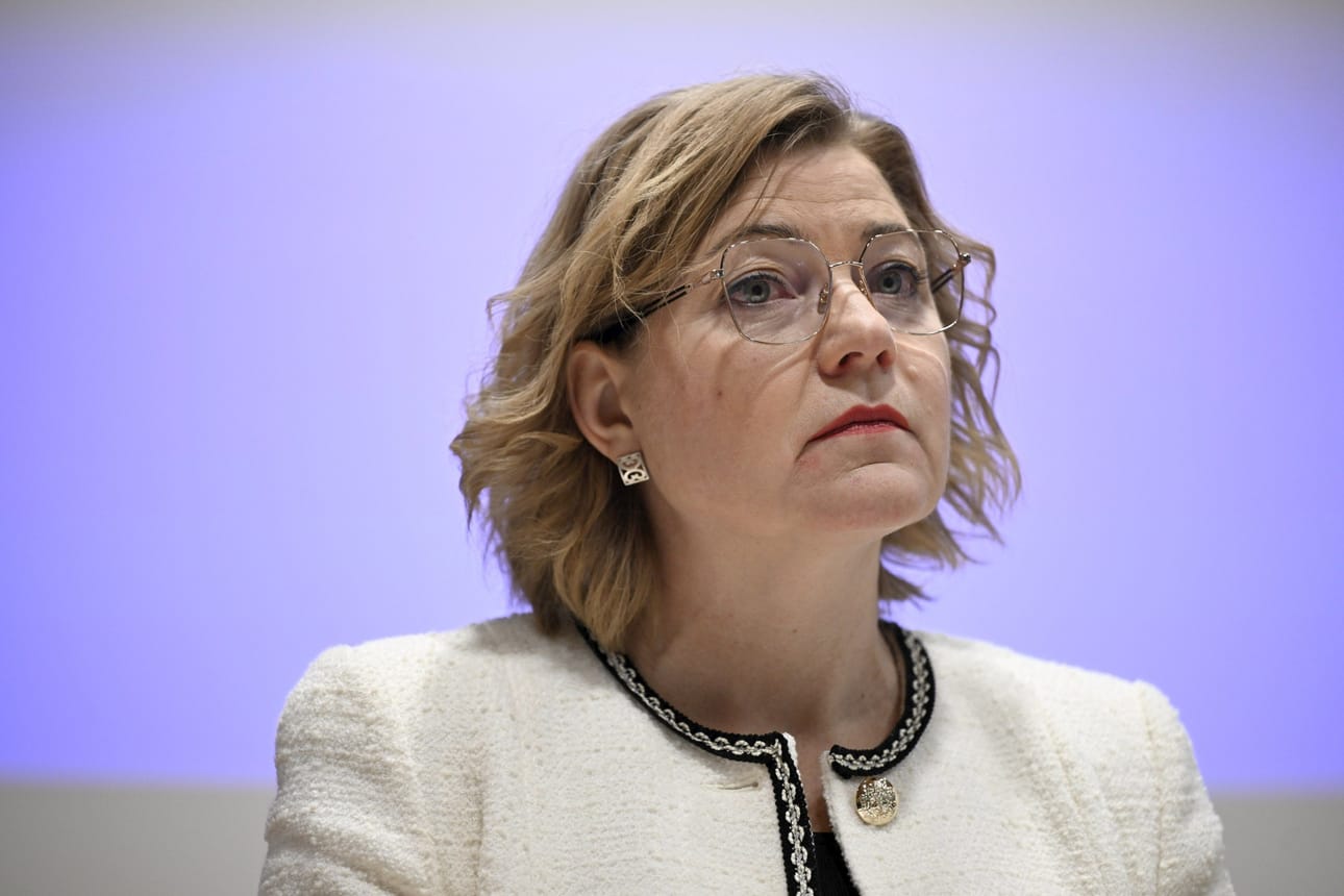Henna Virkkusen mukaan elämme hyvin vaarallisessa maailmassa ja demokratiamme ovat koko ajan hyökkäyksen kohteena. LEHTIKUVA / EMMI KORHONEN