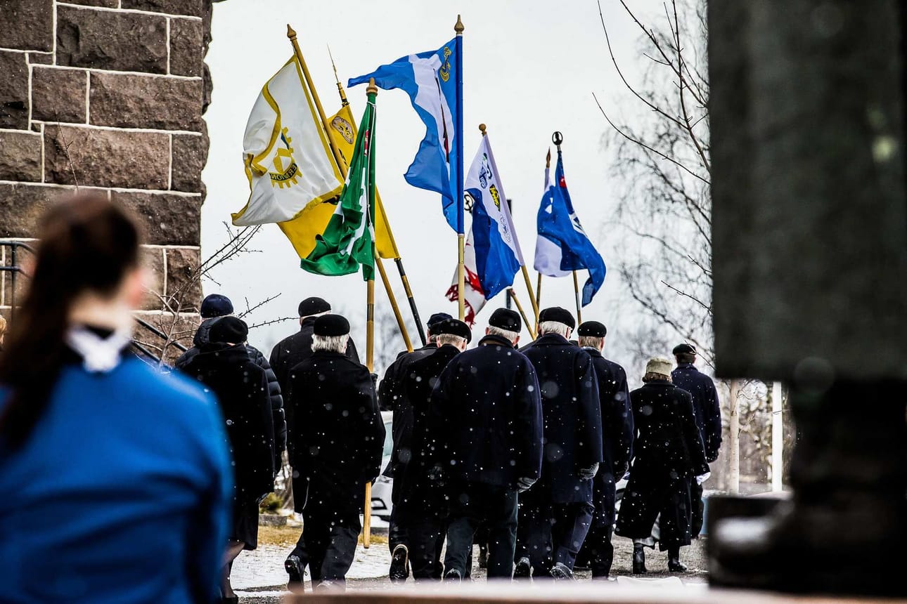 Kuntoutukseen ja kotona asumista tukeviin palveluihin ovat oikeutettuja Suomessa asuvat vuosien 1939-1945 sotiin osallistununeet rintamasotilastunnuksen, rintamapalvelutunnuksen, tai rintamatunnuksen sekä sota-arkiston (laki 1039/97) todistuksella sotatoimiin osallistuneet henkilöt.