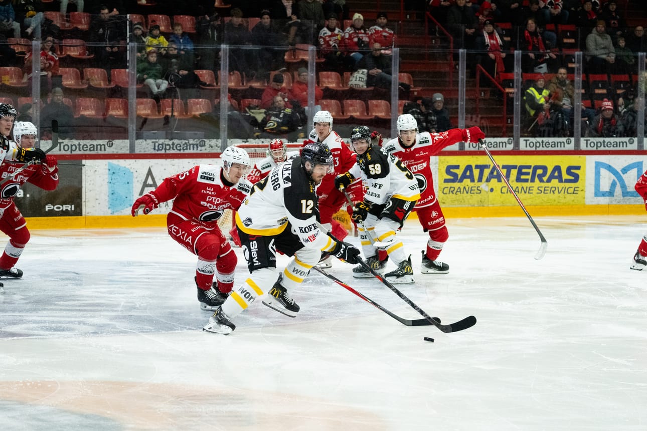 Sportista siirtynyt Sebastian Stålberg esiintyi ensimmäisen kerran Kärppien paidassa.