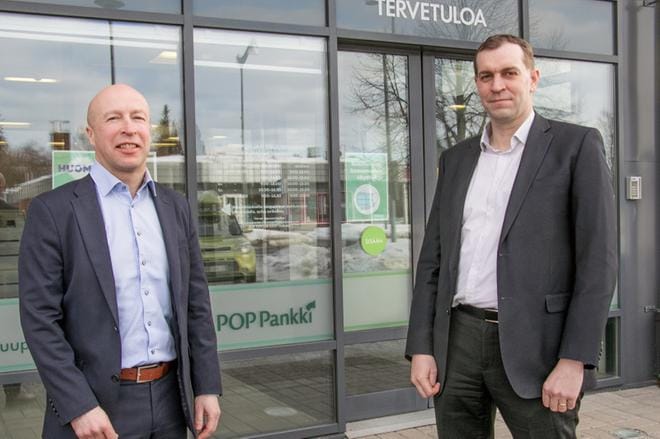 Suupohjan Osuuspankin liiketoimintajohtaja Harri Kiviharju ja toimitusjohtaja Timo Kalliomäki pitävät pankin tulosta hyvänä. KUVA: JORMA HAVULA