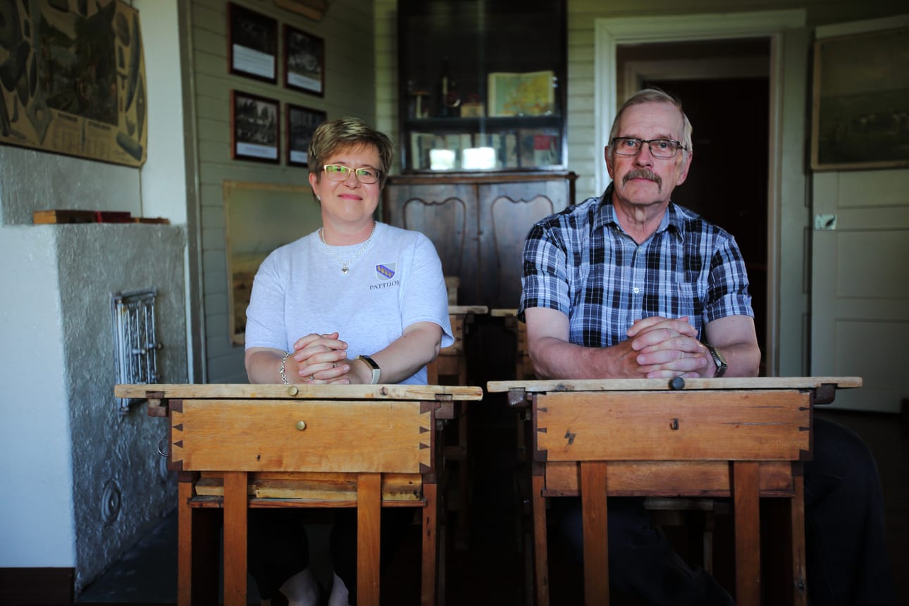 Pattijoki-päivät järjestetään jälleen elokuun ensimmäisenä viikonloppuna. Sari Pekkala ja Tapani Lisko esittelevät vanhaksi luokkahuoneeksi muokattua tilaa, joka on ensi kerran nähtävillä Pattijoki-päivien aikaan.