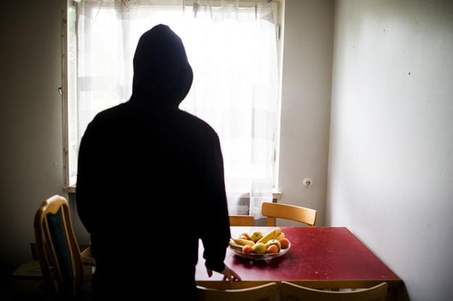 Irakista tullut voi saada tuhannen euron käteisavustuksen, jos palaa vapaaehtoisesti kotimaahansa saatuaan Suomesta kielteisen turvapaikkapäätöksen. Myös matkakulut maksetaan. KUVA: Jukka Ritola