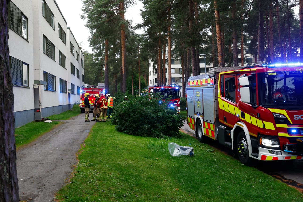 Paikalle saapui useita pelastuslaitoksen yksiköitä.