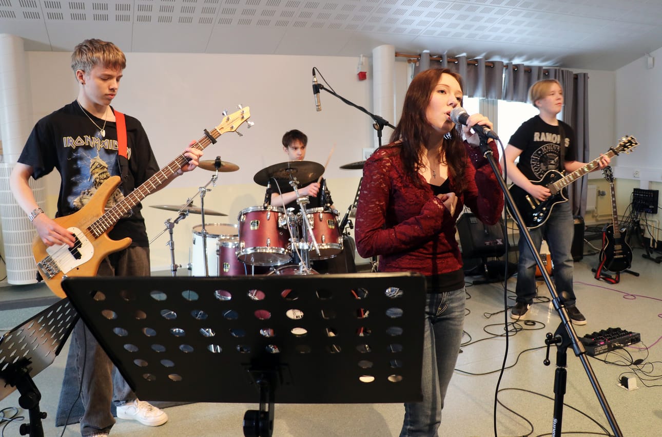 Muun muassa nuorisobändi Revenant esiintyy Alajärven musiikkipitoisessa vapputapahtumassa.