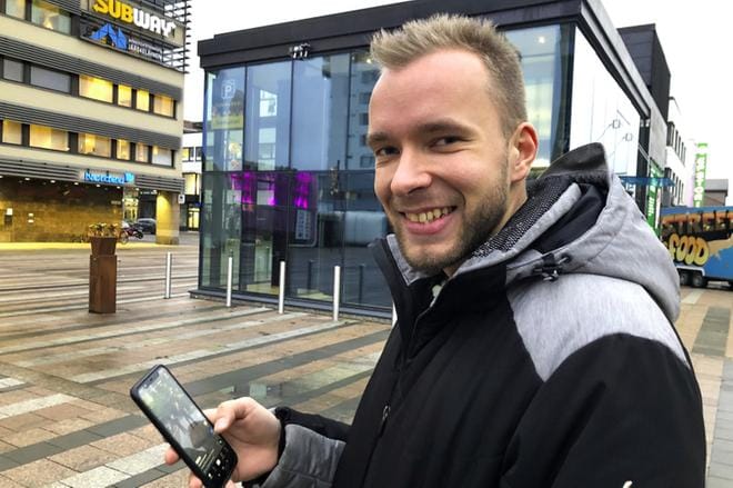 Seinäjokelainen yhteisöpedagogi Miro Ruismäki pohtii, että kaikilla nuorten kanssa työskentelevillä voi olla oma paikkansa TikTokissa, jos sisältö on luotu huolella ja nuoria kuunnellen. KUVA: TERO HAUTAMÄKI