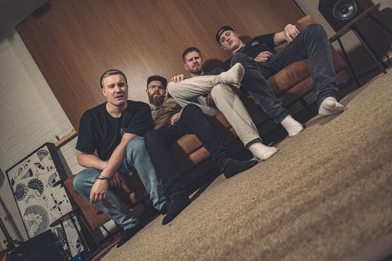Kalle Lahtinen, Otso Karesola, Veeti Huutoniemi ja Joni Pasanen ovat yhdessä rap-nelikko Häjyt.