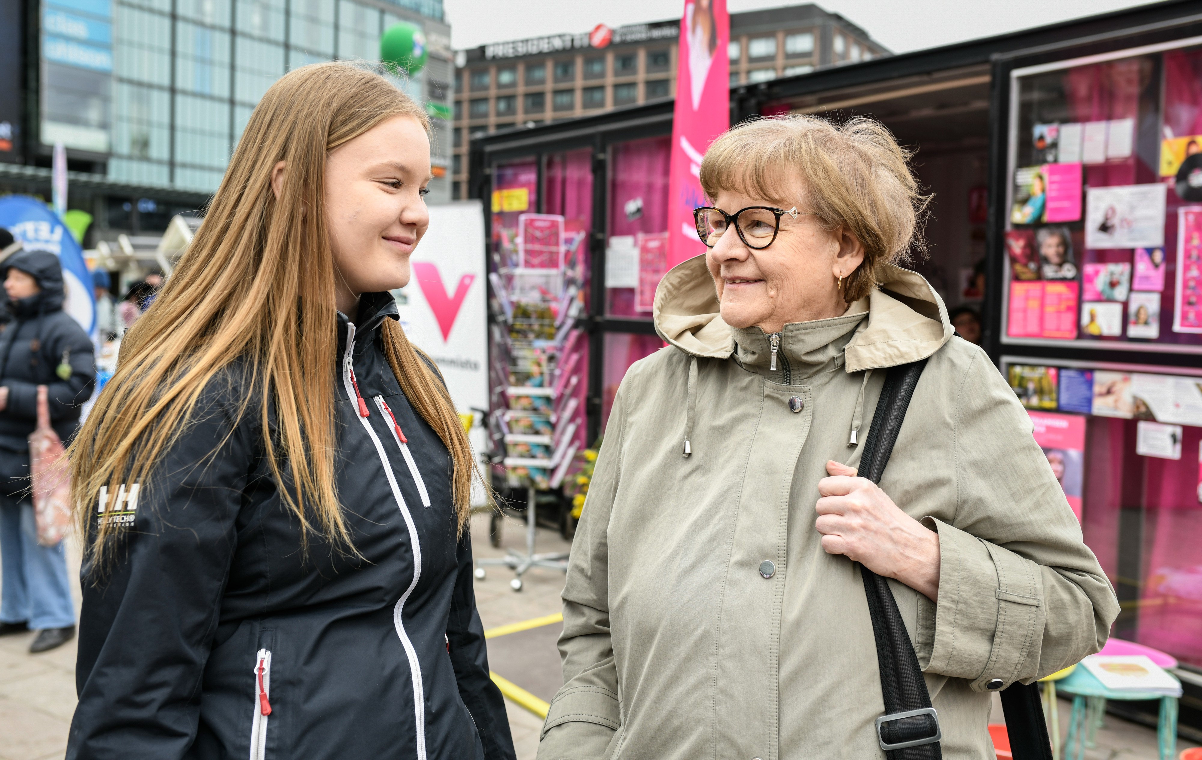 Tiia ja Kirsti Kainulainen pitävät vanhuksia tärkeänä vaaliteemana.
