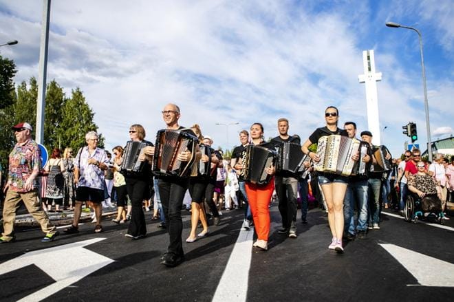 Kuva vuoden 2018 Tangomarkkinoiden avajaismarssista. ARKISTOKUVA: KRISTA LUOMA