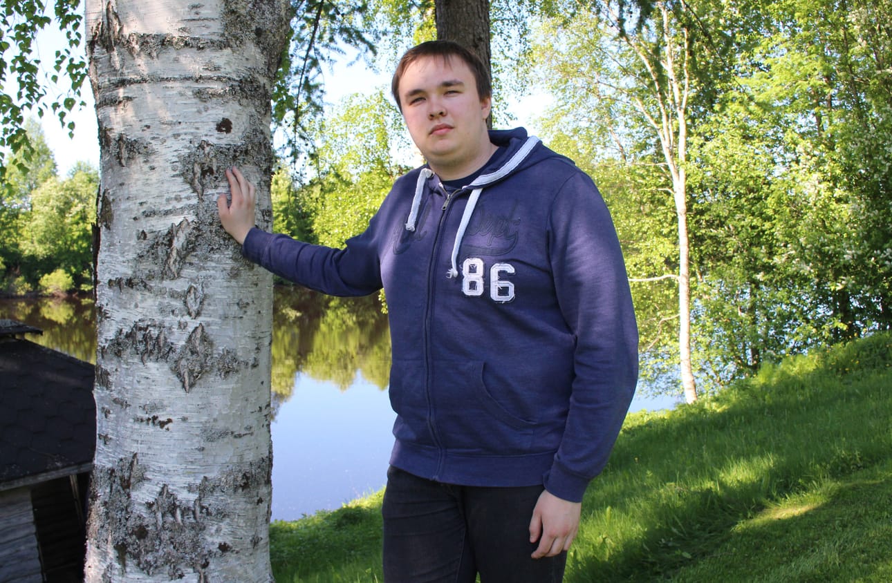 Tomi Kainulainen valmistuu perjantaina ammattiin ja lauantaina ylioppilaaksi. Valmistumisjuhlaa vietetään vasta pyhänä, koska perhepiirissä on samalle keväälle useammat lakkiaiset.