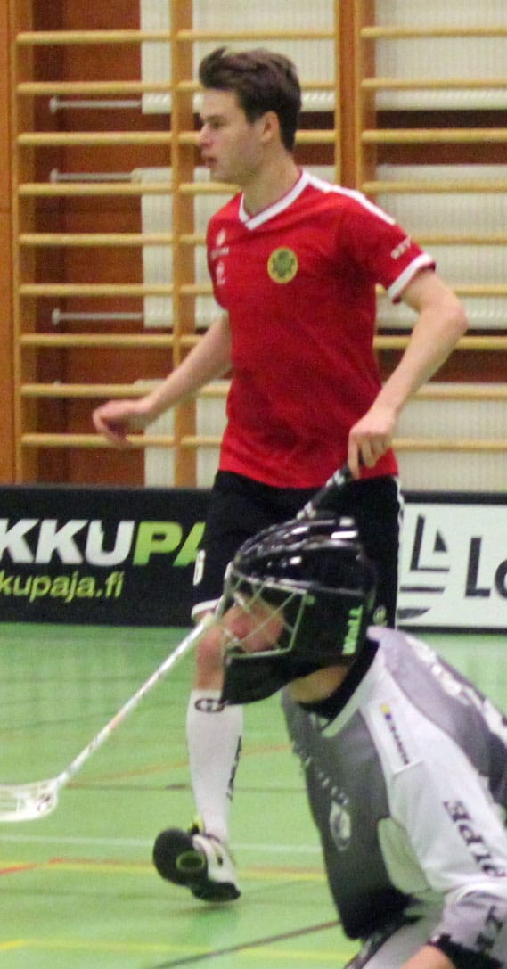 Voittomaalin iskenyt Eerik Lukkari ja loisto-ottelun pelannut ÅIF maalivahti Arttu Puska.