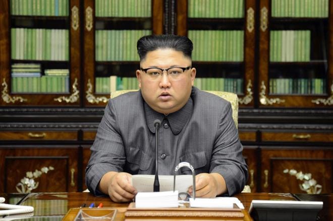Pohjois-Korean johtaja Kim Jong-un puhui maan televisiossa 21. syyskuuta. Kim sanoi Yhdysvaltain presidentin Donald Trumpin joutuvan maksamaan kalliin hinnan hänen maansa uhkailusta. KUVA: