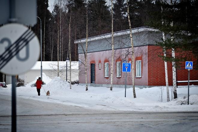 Lauantaina aamulla ei näkynyt enää merkkiäkään tulipalosta. Kuva: Tomi Kosonen