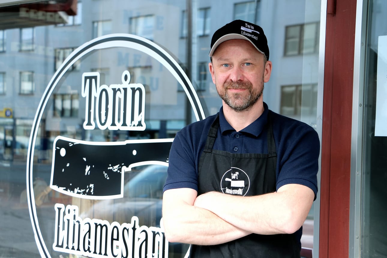 Yrittäjä Juha Riihijärven mukaan liikkeestä saa monipuolisesti lihaa keittolihasta vähän hienompaan pihvilihaan.