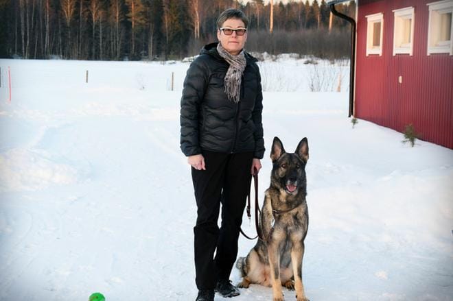 Reija Lehikoinen odottaa jo ensi viikon hiihtolomaa, jolloin Vikbyn hoitola täyttyy kissoista ja koirista. Hänelle yrittäjyys on päivittäistä iloa ja eloa eläinten parissa. Kuva: Raija Koivisto