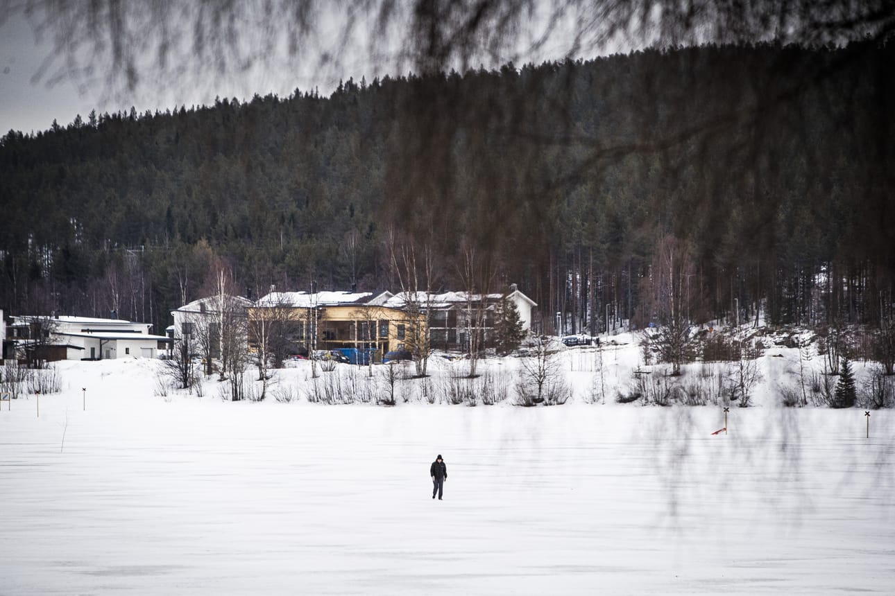 ROVANIEMI. Kemijoen jäällä on näkynyt vielä kulkijoita. Kelit huononevat nopeasti, jos yöpakkasia ei ole.