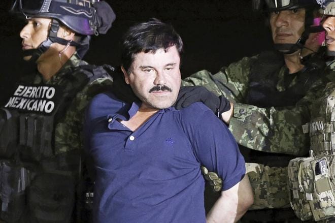 Legendaarinen huumeparoni Joaquín Guzmán eli El Chapo pidätettiin kolmannen kerran Meksikossa vuonna 2016. Kolmannen vankilatuomionsa hän istuu Yhdysvalloissa. KUVA: JOSE MENDEZ