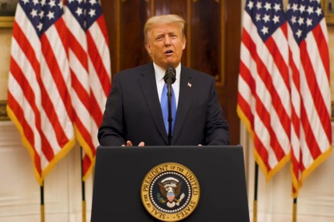 Yhdysvaltain presidentti Donald Trump on lähipäivinä päättänyt useista armahduksista. KUVA: epa08950456