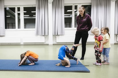 Perinteet ja nuorekkuus lyövät kättä – Rovaniemen Voimistelu ja Liikunta on liikuttanut paikkakuntalaisia 75 vuotta