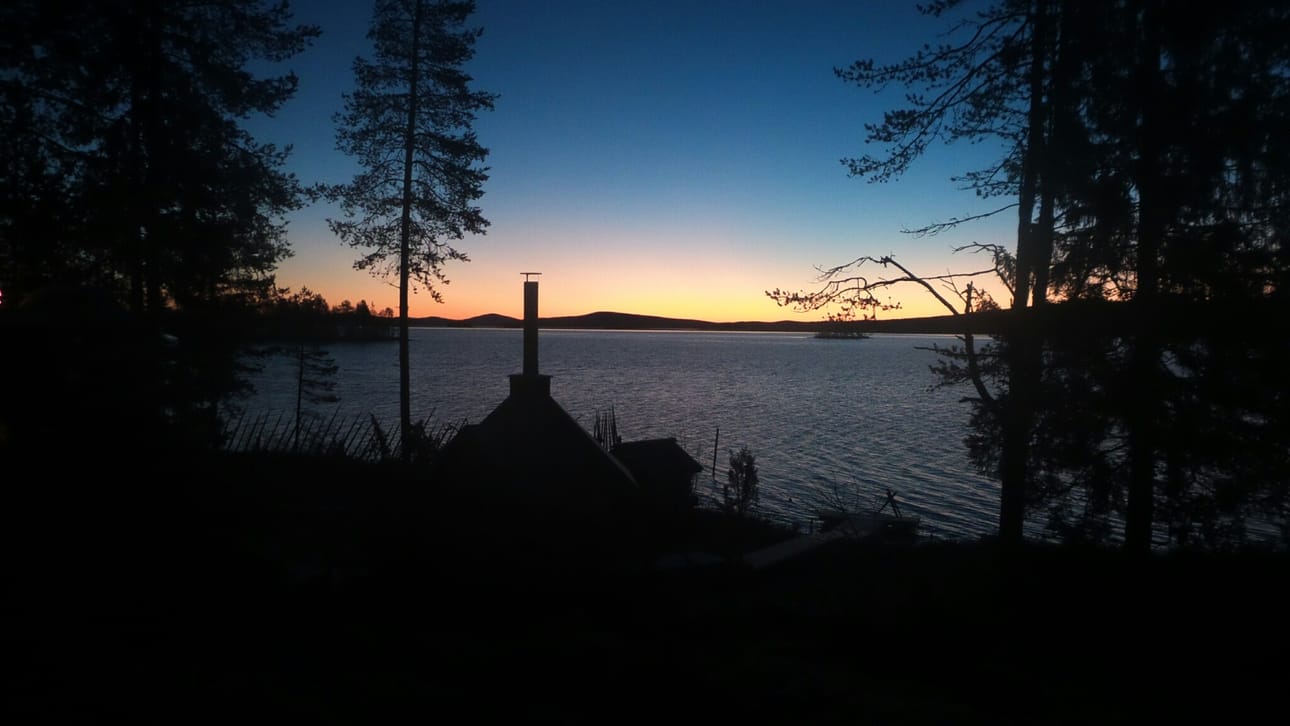 Aamun kajo klo 6.30 talviaikaan. Ylikitka, Vasikkaselkä.