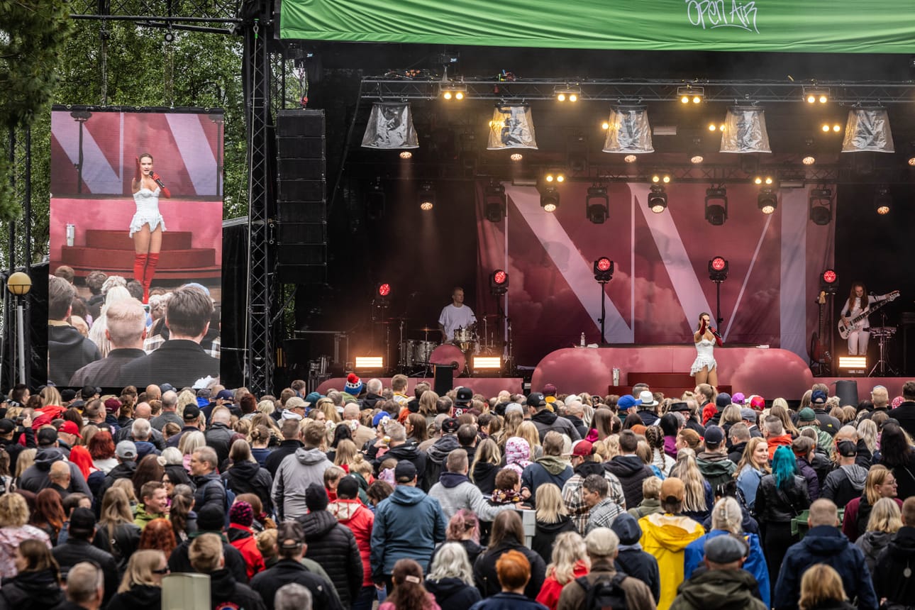 Santa Open Air on vaihtanut paikkaa historiansa aikana useasti. Lappi-areenalta festivaali siirtyi Lainaanrantaan ja sieltä remontin vuoksi Sairaalanniemeen.