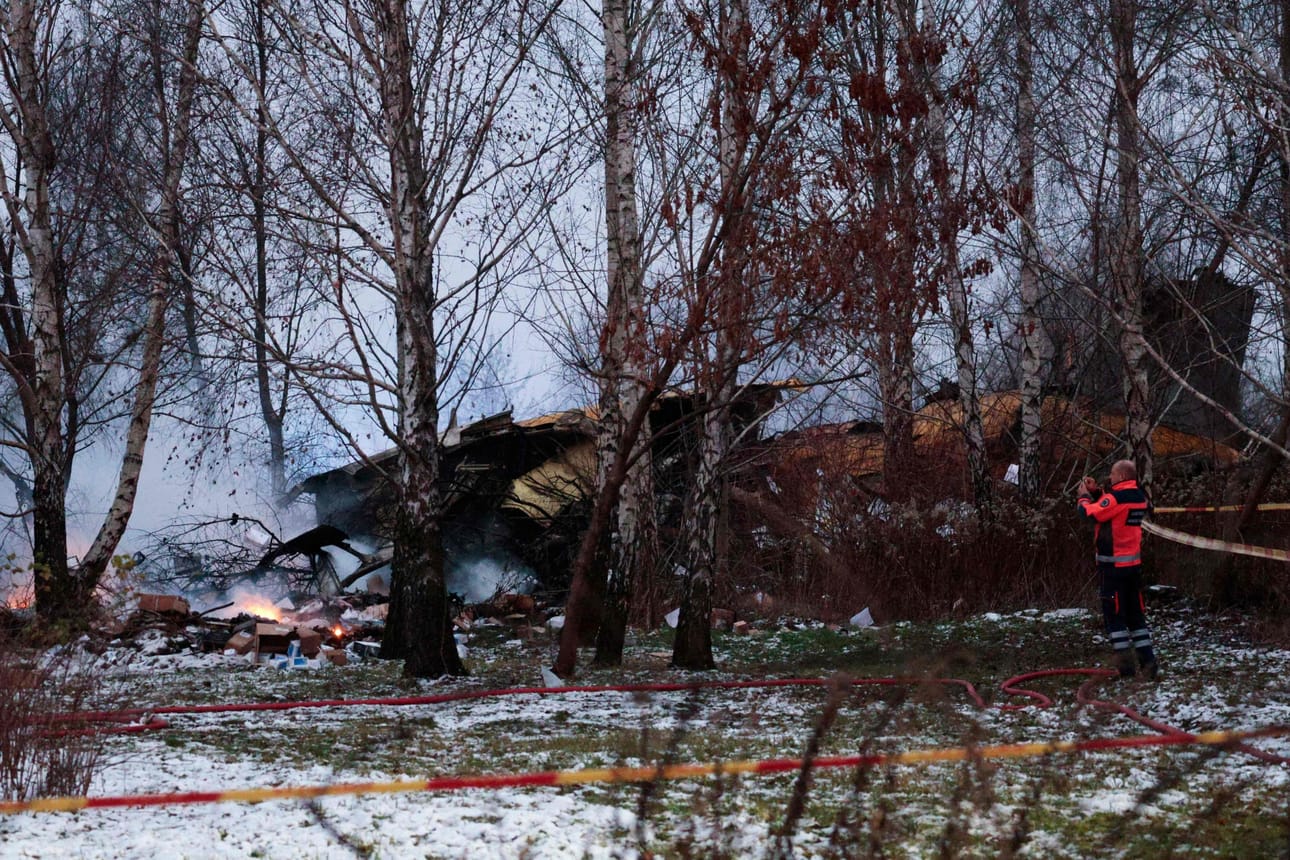 Rahtikone putosi lähelle Vilnan lentokenttää marraskuussa. LEHTIKUVA / AFP