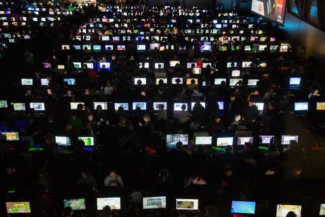 Kilpapelaaminen on kovaa työtä. Kilpailijat ovat saattaneet harjoitella jopa 10000 tuntia ennen menestystä. KUVA: Aleksi Kinnunen / NP Networking