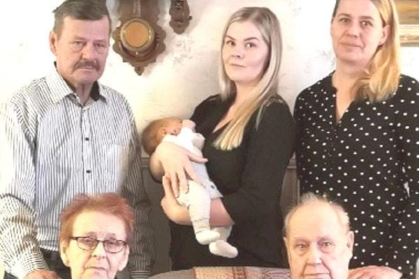 Kotasen sukua viidessä polvessa: Aili ja Eino Kotanen, poika Arto, Marika (oik.) ja Susanne Kuhmonen Eeli-vauva sylissään. KUVA: HILKKA RAITANEN