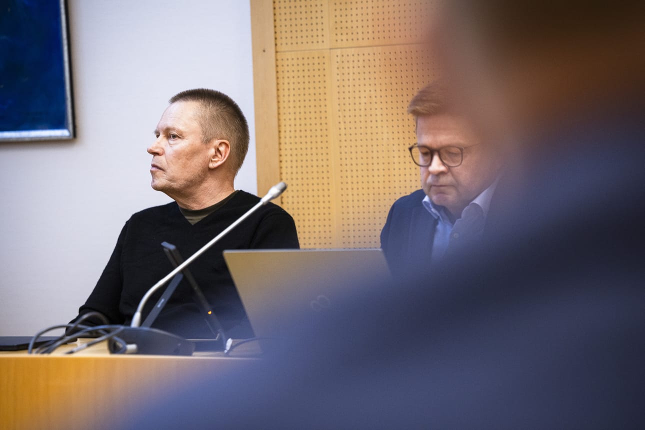 Risto Nivaa oikeudessa edustaa Pasi Hagman.