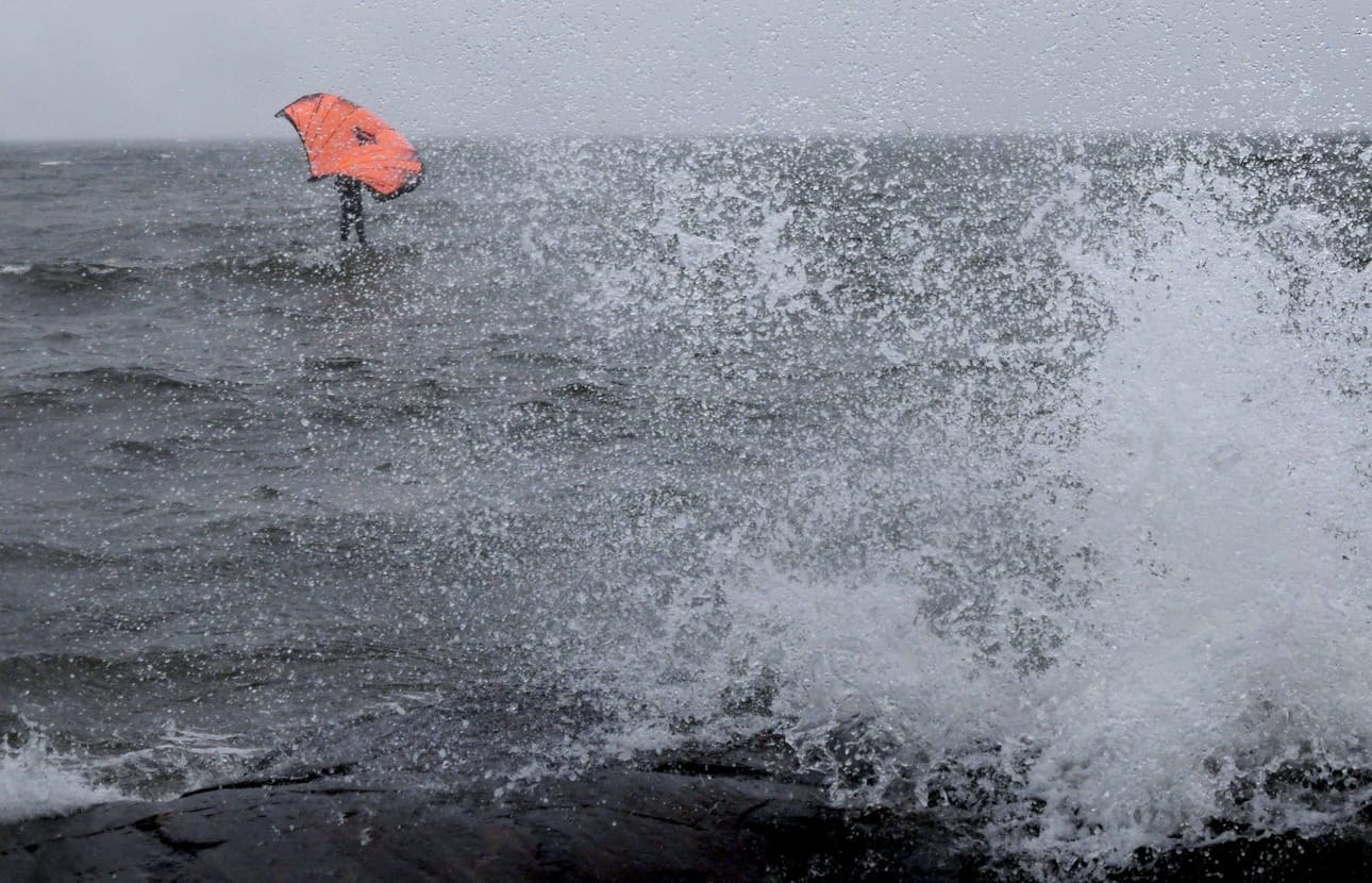 Ilmatieteen laitos on antanut tälle päivälle kovan tuulen varoituksen kaikille Suomen maa- ja merialueille. LEHTIKUVA / Markku Ulander