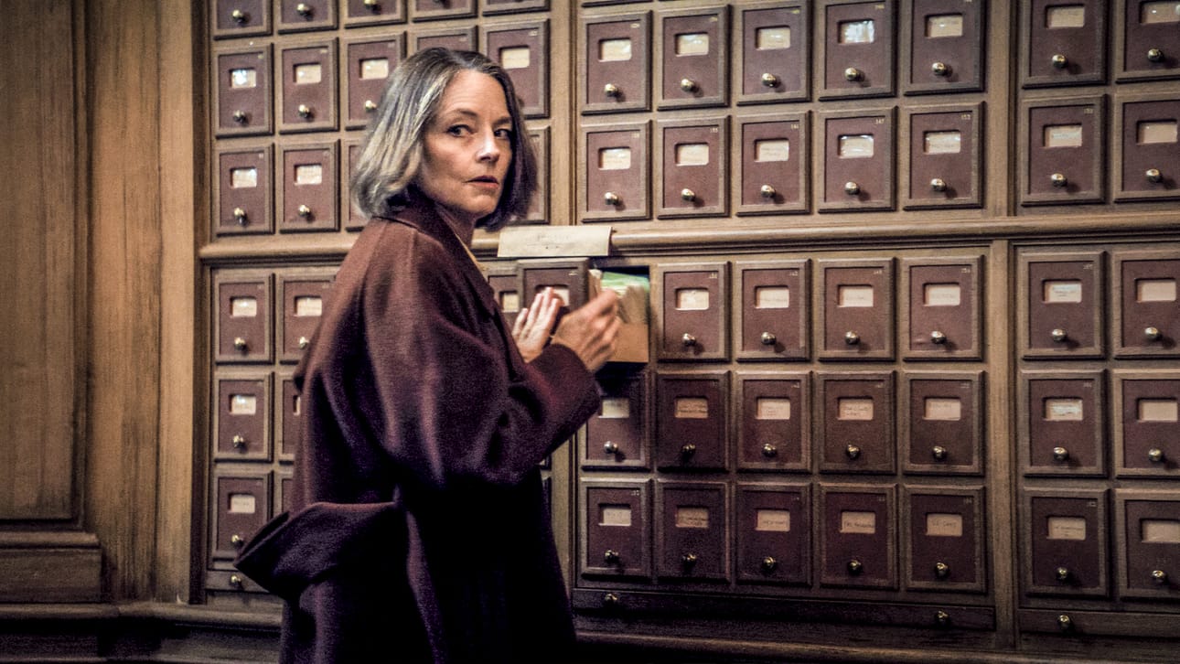 Jodie Foster alkaa ratkoa asiakkaansa kuolemantapausta terapeutti Lilianina. Yksityinen elämä sotkee viihdyttävästi lajityyppejä.