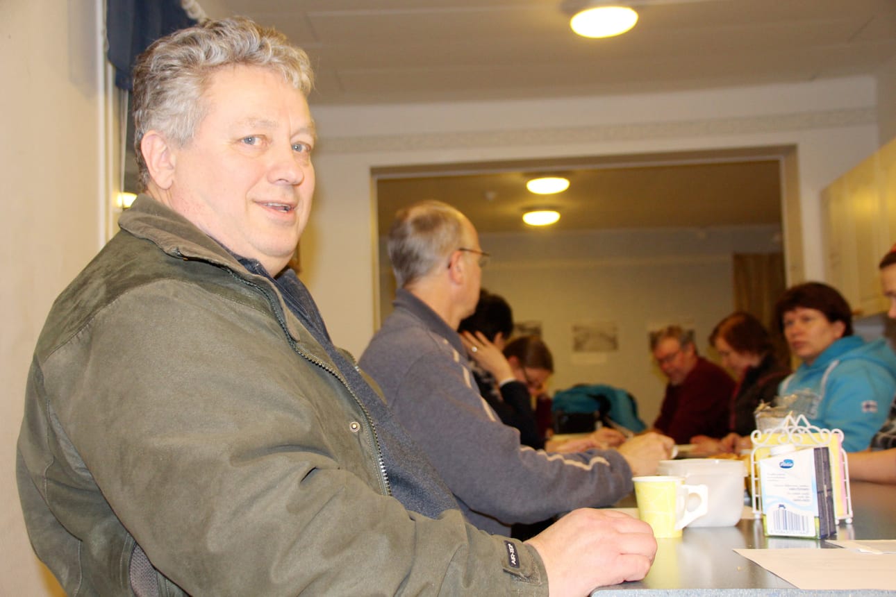 Risto Niinimaan tukena ovat kyläyhdistyksen hallituksen muut jäsenet.