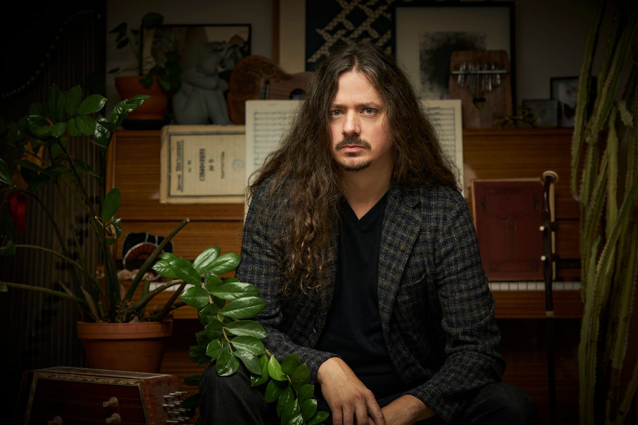Lauri Porra tunnetaan muun muassa Stratovarius-yhtyeen basistina.