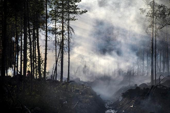 Kalajoella annettiin keskiviikkona vaaratiedote metsäpalon aiheuttamasta savusta. Vaaran tiedotettin olevan ohi torstainvastaisena yönä. Kuvat: Clas-Olav Slotte