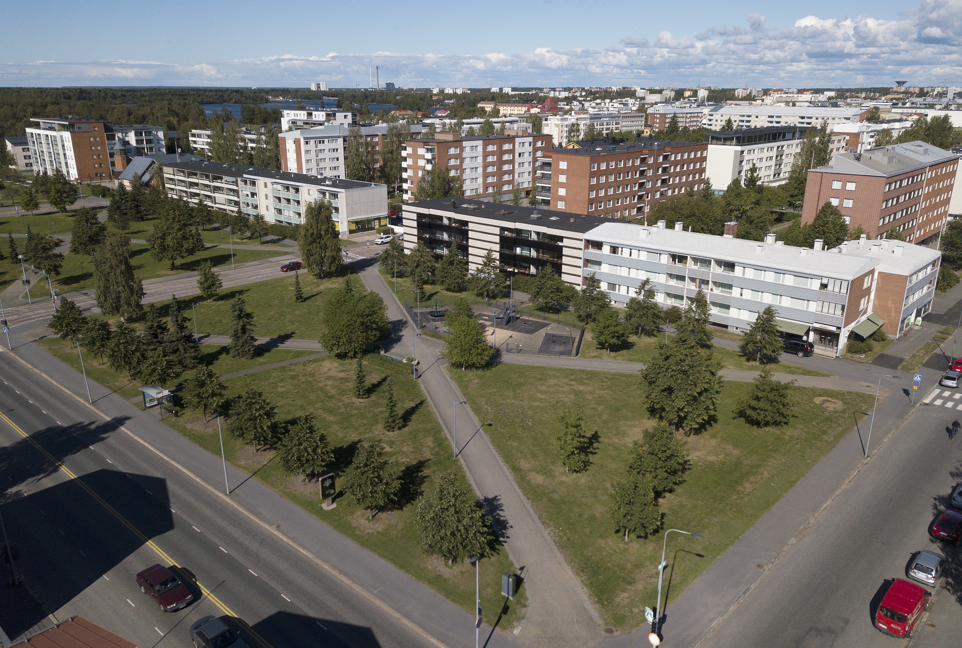 Heinäpää on tällä hetkellä kohtalaisen matalaa rakennuskannaltaan. Kaupunginosaan haetaan nyt sekä uusia, korkeampia rakennuksia että lisäkerroksia nykyisiin.