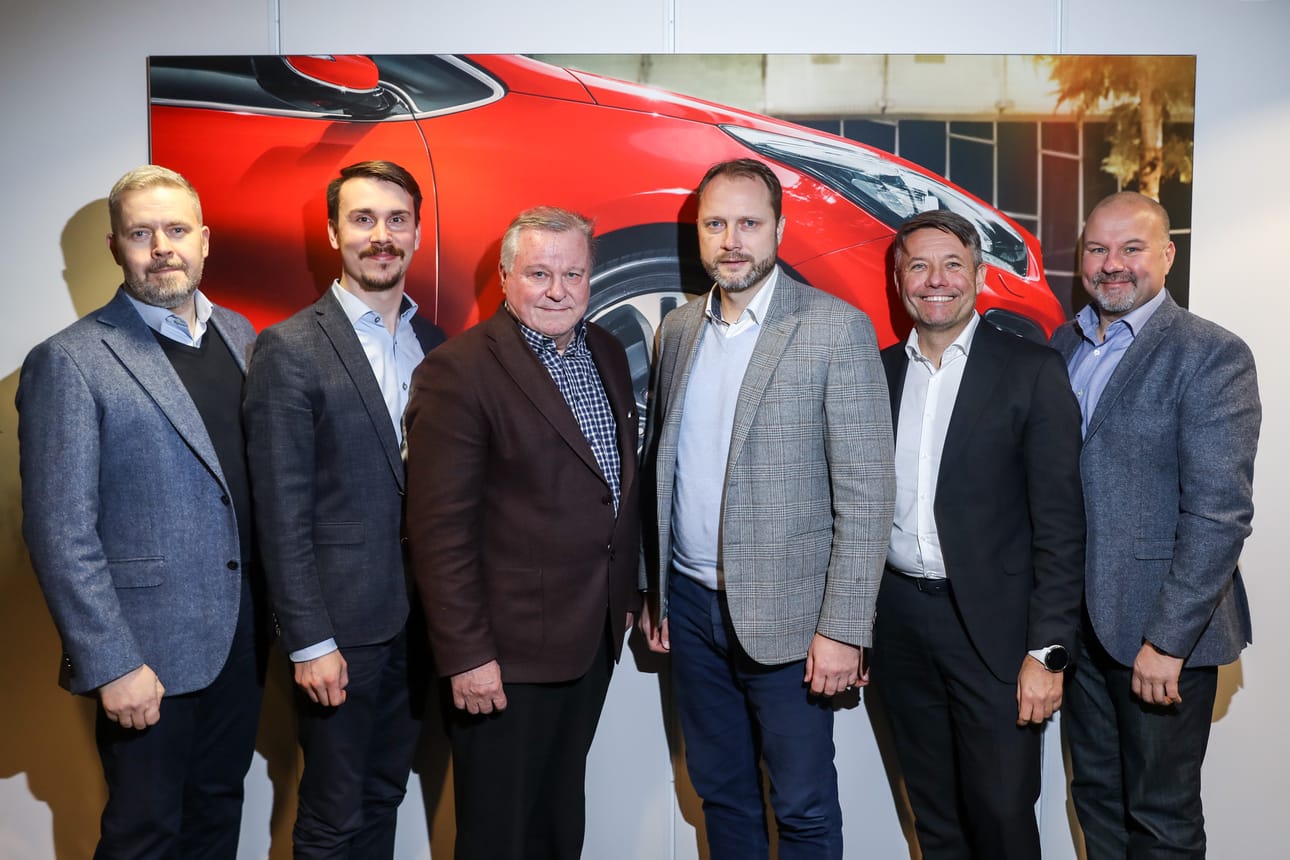 Bergé Auto edustaa 27 eri automerkkiä yhdeksällä eri markkina-alueella. Kuvassa ovat Mitsubishi Brand Director Markku Riekkola (vas.), aluejohtaja Valtteri Aine, toimitusjohtaja Sakari Aine, toimitusjohtaja Miska Tammelin, Kia Brand Director Rami Kittilä ja Brand Director Anssi Liukkonen.