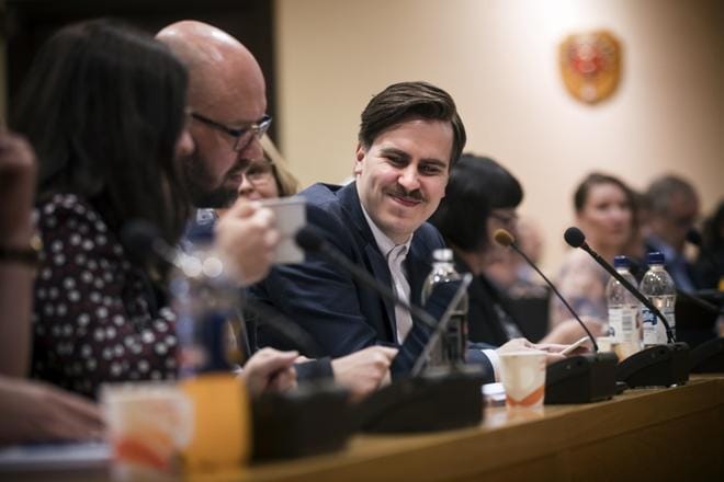 Matias Mäkynen toimi viestinviejänä ja sovittelijana ja puhui maanantaina Susanna Kosken, Joakim Strandin ja Kaj Suomelan kanssa. Hän uskoo, että pian löytyy kompromissi. ARKISTOKUVA: JARNO PELLINEN