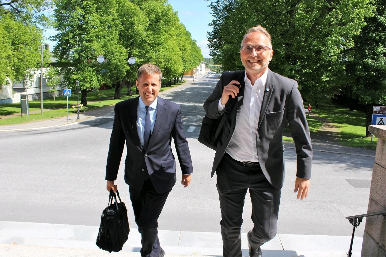 Tohtori Mathias Bimbergillä (vas.) ja Cpc Finlandin toimitusjohtaja Erik Trastilla oli kesäkuussa kiire Kristiinan Raatihuoneelle. Se tiesi sitä, että Kristiinaan suunniteltiin merkittävää vetykaasun tuotantoa. Suupohjan Sanomat uutisoi aiheesta kesäkuun puolivälissä. Yhtiö vahvisti uutisen tänään. Arkistokuva. Tauno Riihiluoma