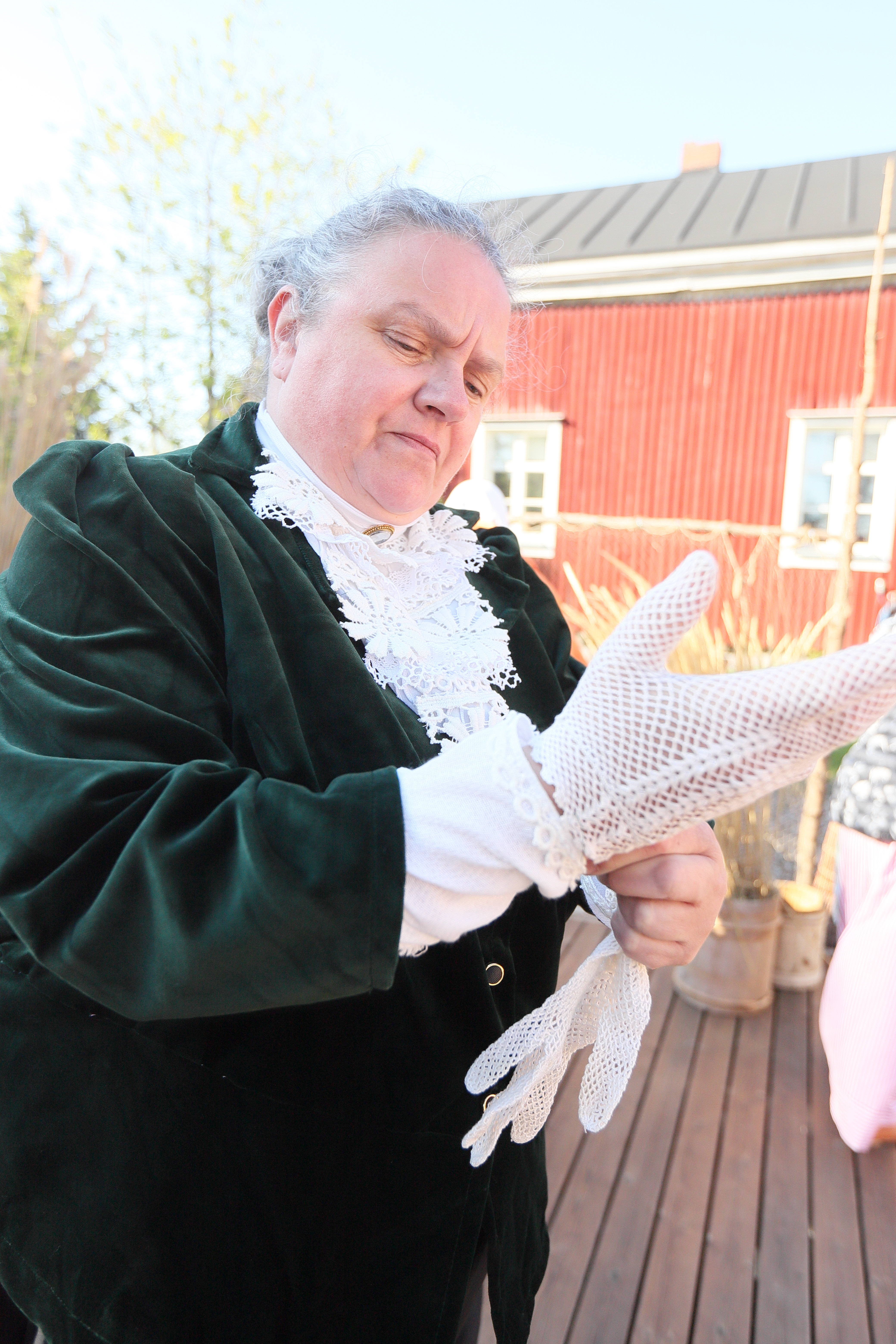 Tarja Ruotsalainen on ruustinnan roolissa.