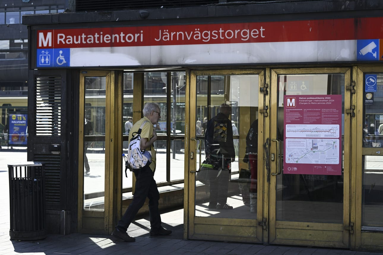 Metroliikenteen merkittävin muutos koskee Rautatientorin solmukohdan asemaa, joka ei ole koko kesänä lainkaan käytössä. LEHTIKUVA / Emmi Korhonen