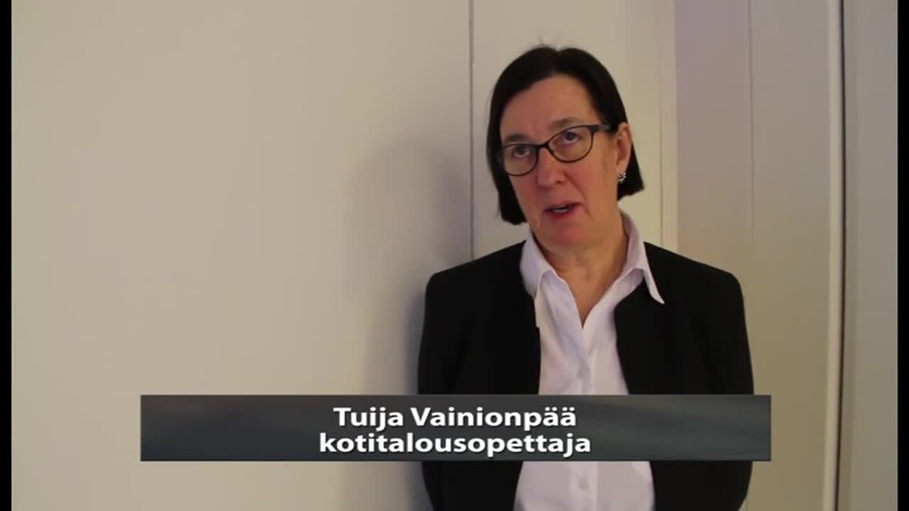 Itsenäisyyspäivän juhlaruokailu Oulaisten yläkoululla