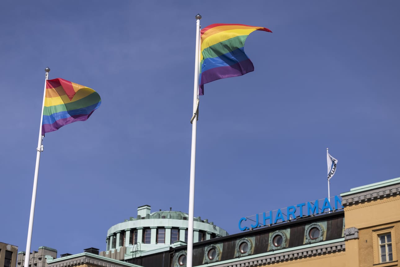 Vaasassa sateenkaariliput nostettiin salkoon Pride-kuukauden kunniaksi kesäkuussa.