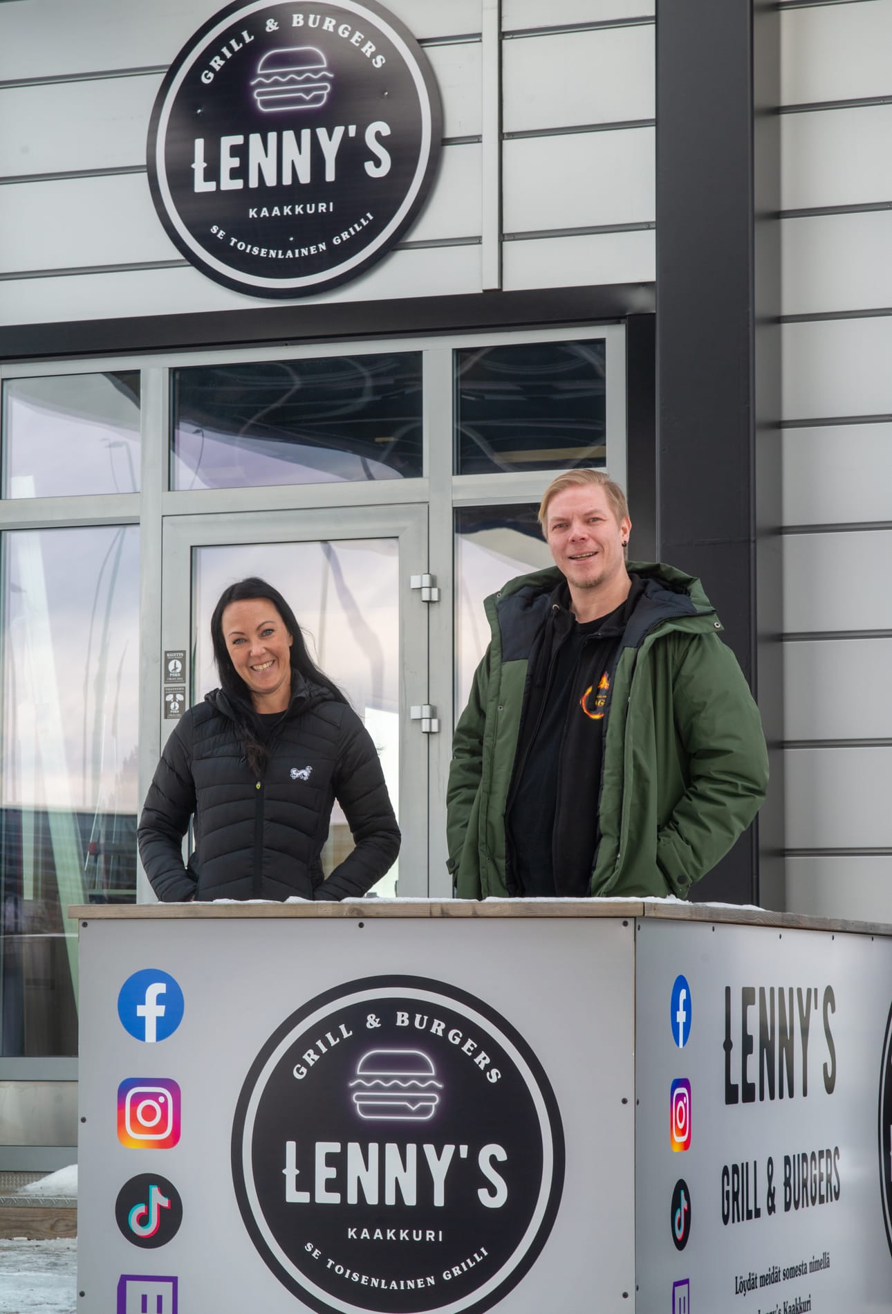 Uuden grillin yrittäjinä toimivat Jenny Kenttälä ja Niko Leinonen, joilla on jo entuudestaan Jäälin Autogrilli.