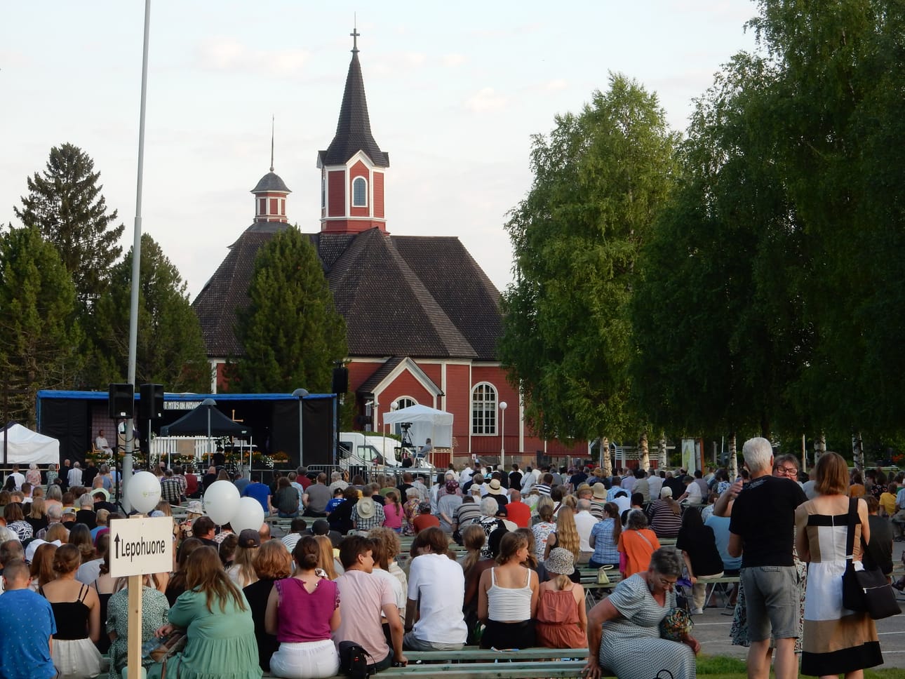 Valtakunnalliset evankeliumijuhlat alkoivat perjantaina Oulaisissa.