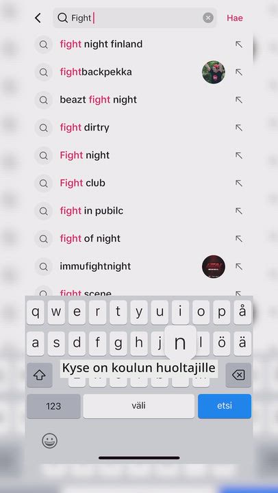 Nuoret ovat järjestäneet Kellon Kiviniemen koulun pihalla tappeluiltoja