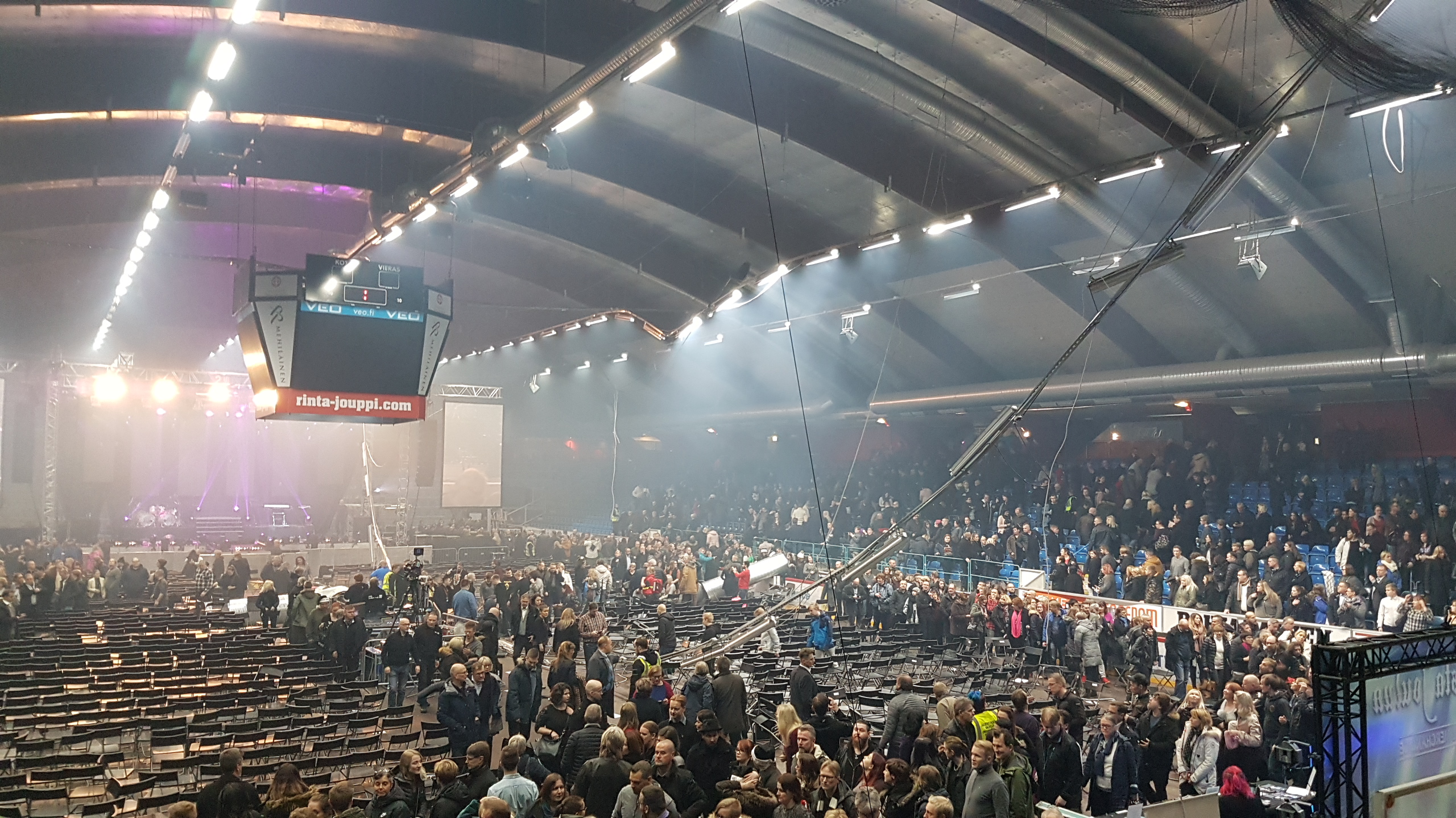 Onnettomuus tapahtui Vaasan jäähallissa järjestetyssä konsertissa sunnuntaina. 