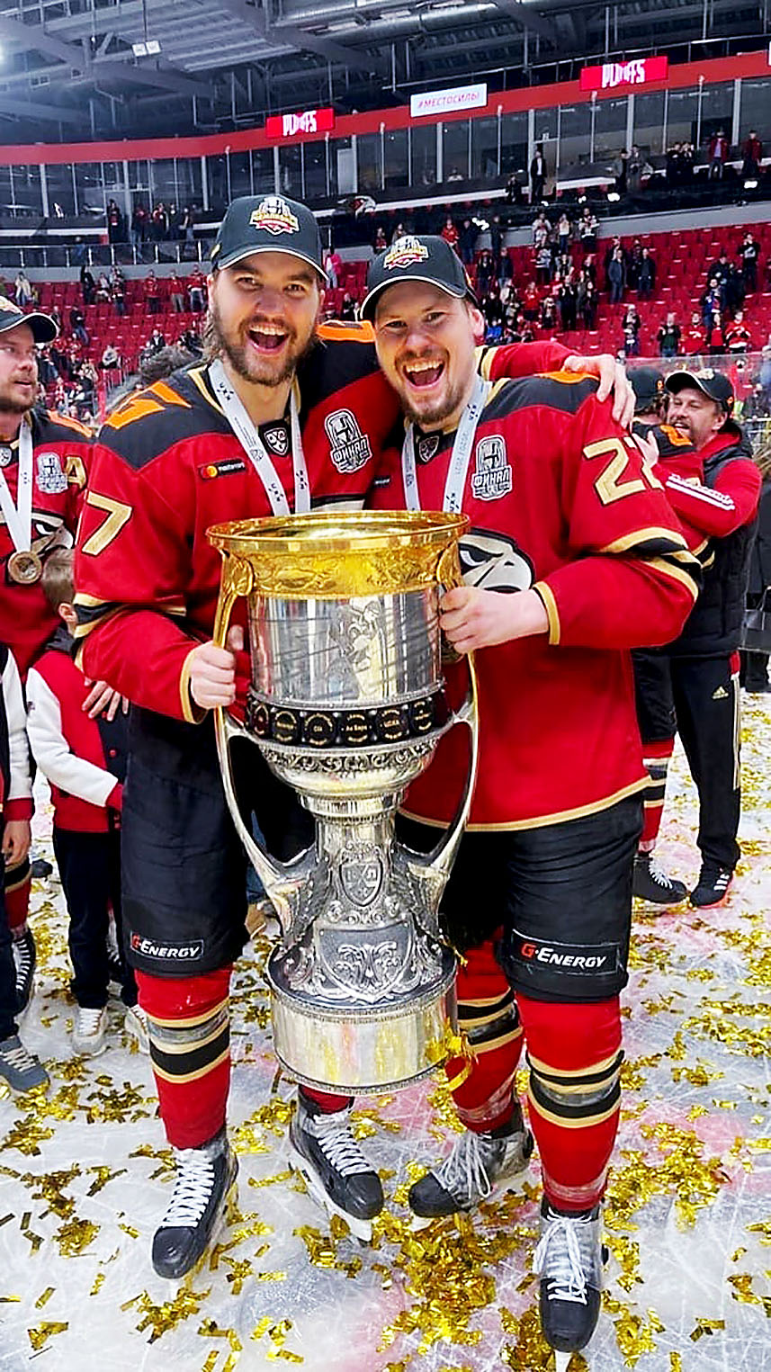 "Ei voinut kuin toivoa parasta" - KHL-mestaruutta juhliva Ville Pokka istui jäähyllä kolmannen erän lopussa