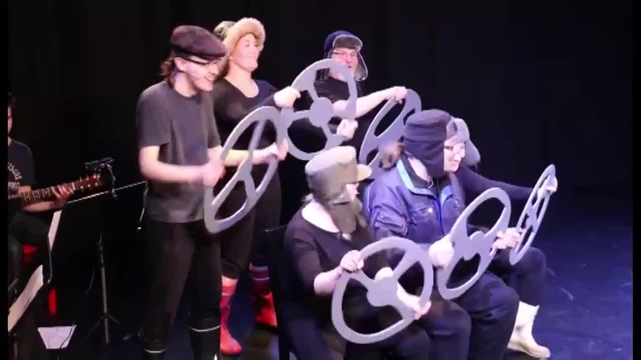 Teatteri Lipstikka valmistautuu ensi-iltaan
