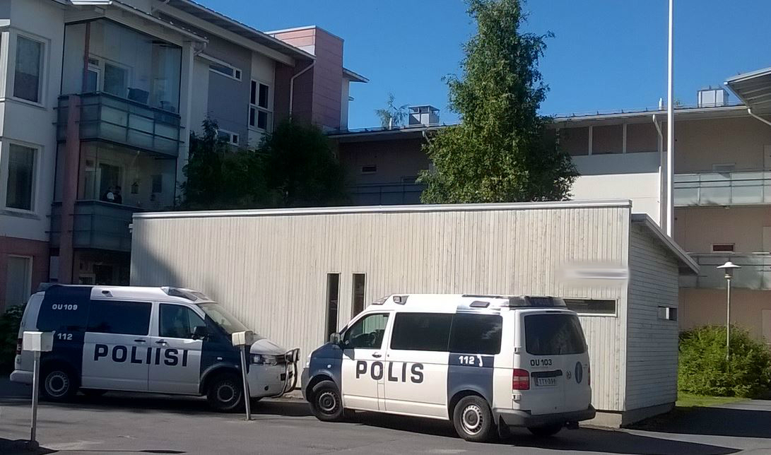 Poliisoperaatio Rajakylässä.